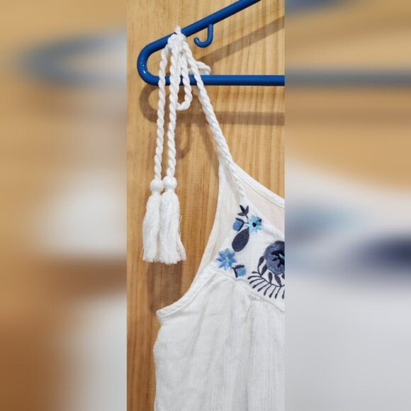 Arizona  Jean Co. White Embroidered Sleeveless Top - Picture 7 of 10